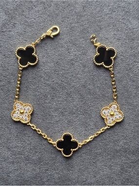 Beautiful Gold-Plated Black & diamond Clover Bracelet
